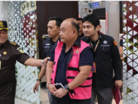 Foto Dadan Hindayana sedang menjalani proses hukum di Kejaksaan Agung Jakarta.
