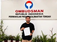Foto Ketua Tim Pemenangan Tari Budayanti Usop, Damai Alam Usop, terkait laporan proses Pemilihan Rektor UPR ke Ombudsman Kalteng pada Kamis (18/06/2026).