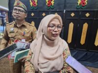 Foto Koordinator Harian Stranas PK Sari Angraeni saat memberikan keterangan terkait tata kelola Koperasi Merah Putih.