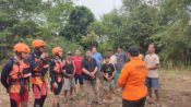 Foto Tim SAR Gabungan sedang melakukan pencarian bocah tenggelam di Sungai Kapuas.