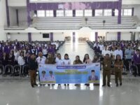 Foto bersama Diskominfo dalam sosialisasi keamanan digital kepada mahasiswa di Palangka Raya.
