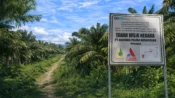 Foto plang penyitaan lahan eks PT BJAP di Seruyan Tengah yang memicu pertanyaan warga terkait luasan 14.750 hektare.