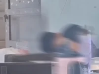 Foto tangkapan layar video 10 detik yang melibatkan siswa SMA di Sampit diduga berciuman di ruang kelas viral di media sosial.
