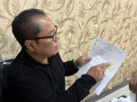 Foto kuasa hukum Yogi Setiawan memberikan keterangan terkait sengketa tanah di kawasan Lingkar Selatan Sampit.