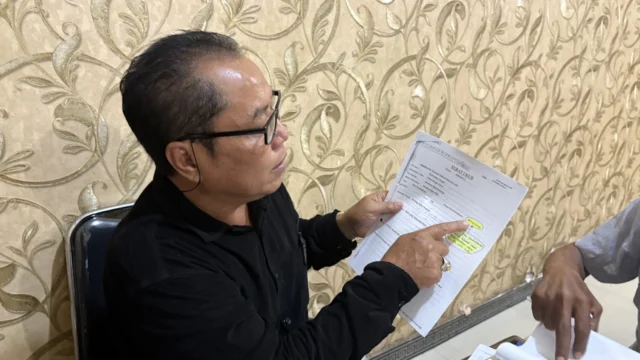 Foto kuasa hukum Yogi Setiawan memberikan keterangan terkait sengketa tanah di kawasan Lingkar Selatan Sampit.