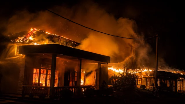 Foto ilustrasi kantor dan mess PT Agrinas Palma Nusantara di labura yang dibakar massa usai warga tewas diduga dianiaya.