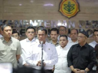 Foto instruksi Mentan agar polisi mengusut Pabrik Sawit yang menahan kenaikan harga TBS.
