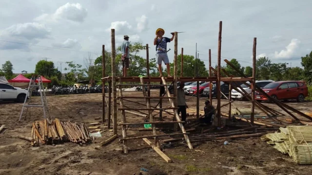 Pelaksanaan ritual Tiwah massal adat Dayak Ngaju di rumah Yopri Duga, Kota Palangka Raya.
