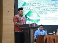 Wakil Gubernur Kalimantan Tengah Edy Pratowo membacakan sambutan saat pelantikan Dewan Hakim dan Panitera MTQ VIII KORPRI Tingkat Provinsi Kalteng 2026 di Puruk Cahu.