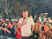 Wakil Bupati Kapuas Dodo memberikan sambutan pada kegiatan nobar final Piala Dunia 2026 di Rujab Wakil Bupati Kapuas.
