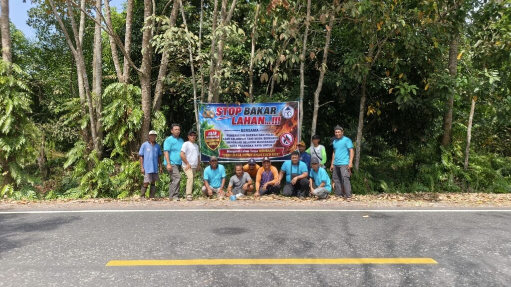 Petani Muda Palangka Raya Pasang Baleho Stop Karhutla, Ajak Warga Olah Lahan Tanpa Membakar