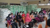 1.900 Warga Menteng Terima Bantuan Pangan