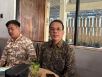 Advokat Parlin B. Hutabarat, kuasa hukum Dr. Lelo Sintani, memberikan penjelasan mengenai putusan PTUN Palangka Raya yang mengabulkan gugatan terhadap Rektor Universitas Palangka Raya.