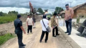 Foto kondisi Jalan Kuala Pembuang menuju Pelabuhan Segintung di Kabupaten Seruyan yang akan dilanjutkan pembangunannya menggunakan anggaran APBD Provinsi Kalimantan Tengah.