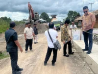 Foto kondisi Jalan Kuala Pembuang menuju Pelabuhan Segintung di Kabupaten Seruyan yang akan dilanjutkan pembangunannya menggunakan anggaran APBD Provinsi Kalimantan Tengah.