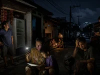Listrik padam berdampak pada rumah tangga, usaha kecil, dan layanan publik.