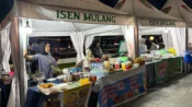 Lapak UMKM gratis di Bundaran Besar Palangka Raya yang disediakan Pemerintah Provinsi Kalimantan Tengah.