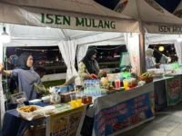 Lapak UMKM gratis di Bundaran Besar Palangka Raya yang disediakan Pemerintah Provinsi Kalimantan Tengah.