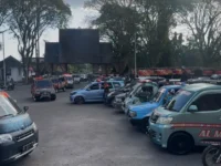 Konvoi relawan Damkar, Rescue, dan TSAK di Kota Palangka Raya sebagai bagian dari sosialisasi pencegahan kebakaran permukiman dan karhutla.