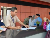 Foto kantor pusat PT Pos Indonesia saat perusahaan memberikan klarifikasi mengenai isu keterlambatan gaji karyawan dan pensiunan.