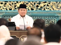 Presiden Prabowo Subianto memberikan arahan terkait digitalisasi pelayanan publik saat Sidang Kabinet Paripurna di Istana Negara