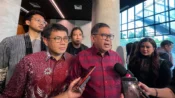 Sekjen PDIP Hasto Kristiyanto memberikan keterangan kepada wartawan terkait surat DPP PDIP kepada Badan Gizi Nasional mengenai dugaan keterlibatan kader dalam Program Makan Bergizi Gratis.