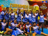 Tim Aji Jaya merayakan kemenangan atas Polres Kotim di babak perempat final Turnamen Voli Kapolda Cup II 2026.