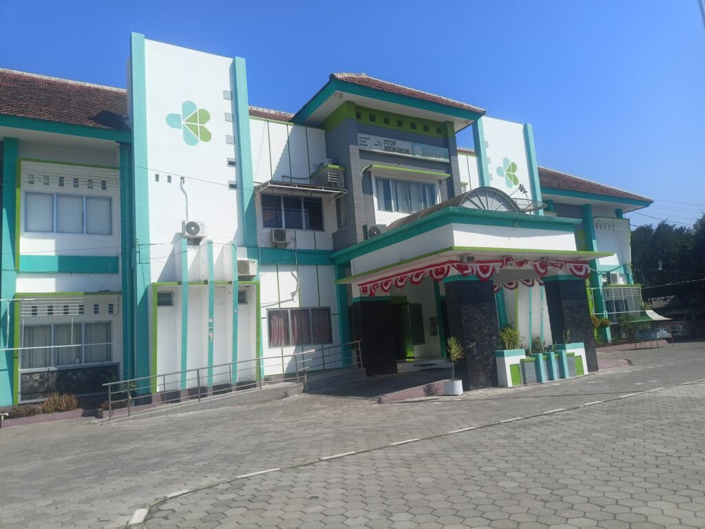 Dinkes Situbondo Belum Beri Tanggapan Soal Dugaan “Pinjam CV” di Proyek RSUD Abdoer Rahem