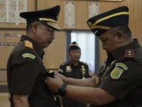 Kajati Kalteng Hendrizal Husin melantik Agustian Sunaryo sebagai Wakajati Kalteng di Aula Kejati Kalteng