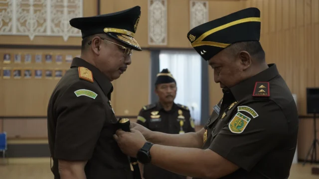 Kajati Kalteng Hendrizal Husin melantik Agustian Sunaryo sebagai Wakajati Kalteng di Aula Kejati Kalteng