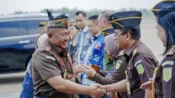 Kajati Kalteng Hendrizal Husin disambut Gubernur Kalteng Agustiar Sabran di Bandara Tjilik Riwut Palangka Raya