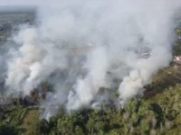 Pantauan udara Karhutla di Kalteng sebabkan kabut asap mengganggu aktivitas warga