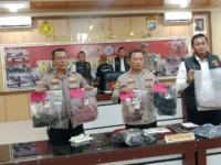 Konferensi pers Polres Pasaman Barat ungkap pembunuhan ibu dan nenek di Sungai Aur