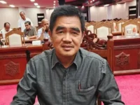 Sirajul Rahman mendorong listrik masuk desa terpencil Murung Raya
