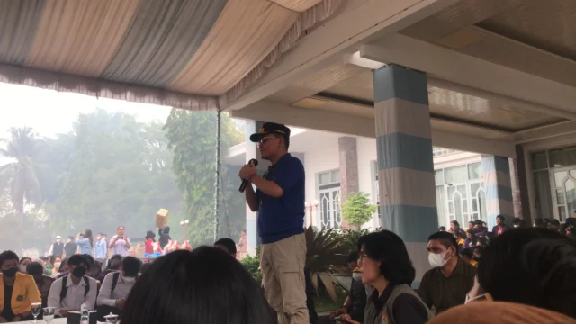 Gubernur Agustiar Sabran menghadiri pembagian bantuan pangan karhutla kepada 3.000 mahasiswa Palangka Raya