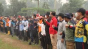Gubernur Kalteng Agustiar Sabran menyerahkan bantuan pangan kepada 324 relawan karhutla