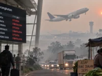 Kabut asap karhutla mengganggu aktivitas ekonomi dan transportasi