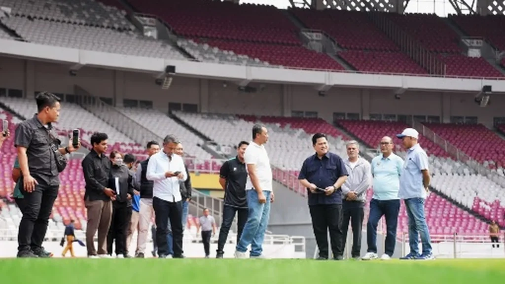 Erick Thohir Cek Venue FIFA ASEAN Cup, SUGBK Dibersihkan dari Abu Vulkanik
