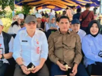 Noor Fazariah Kamayanti menghadiri panen raya padi di Kapuas