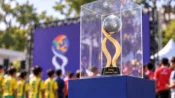 Trofi FIFA ASEAN Cup 2026 berwarna perak dan emas dengan tulisan FIFA ASEAN CUP pada bagian dasar