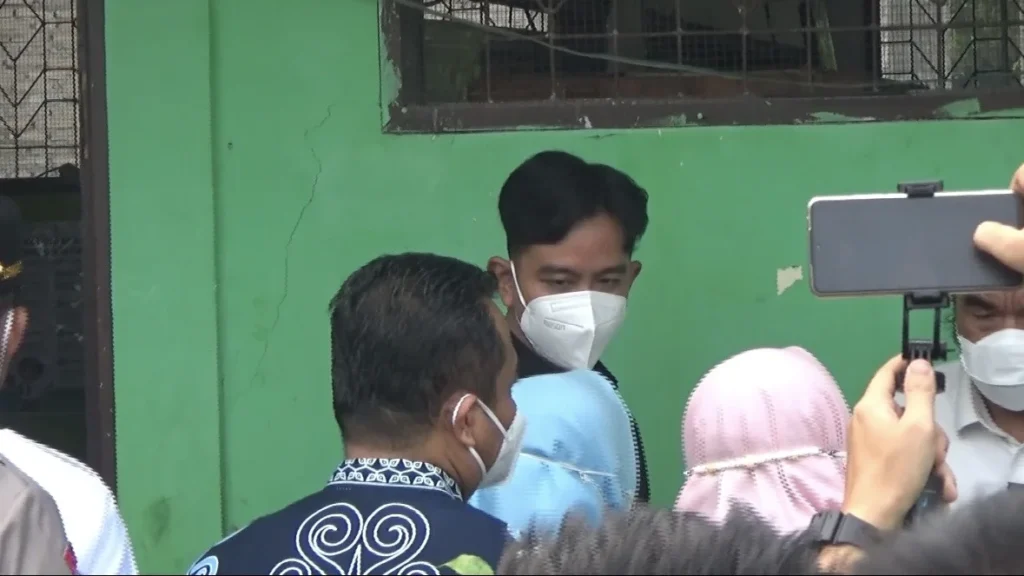 Wapres Gibran Tinjau Sekolah, Warga Curhat soal Ancaman Karhutla