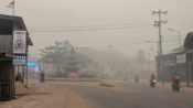 Kabut asap pekat menyelimuti Ampah Barito Timur akibat karhutla September 2026