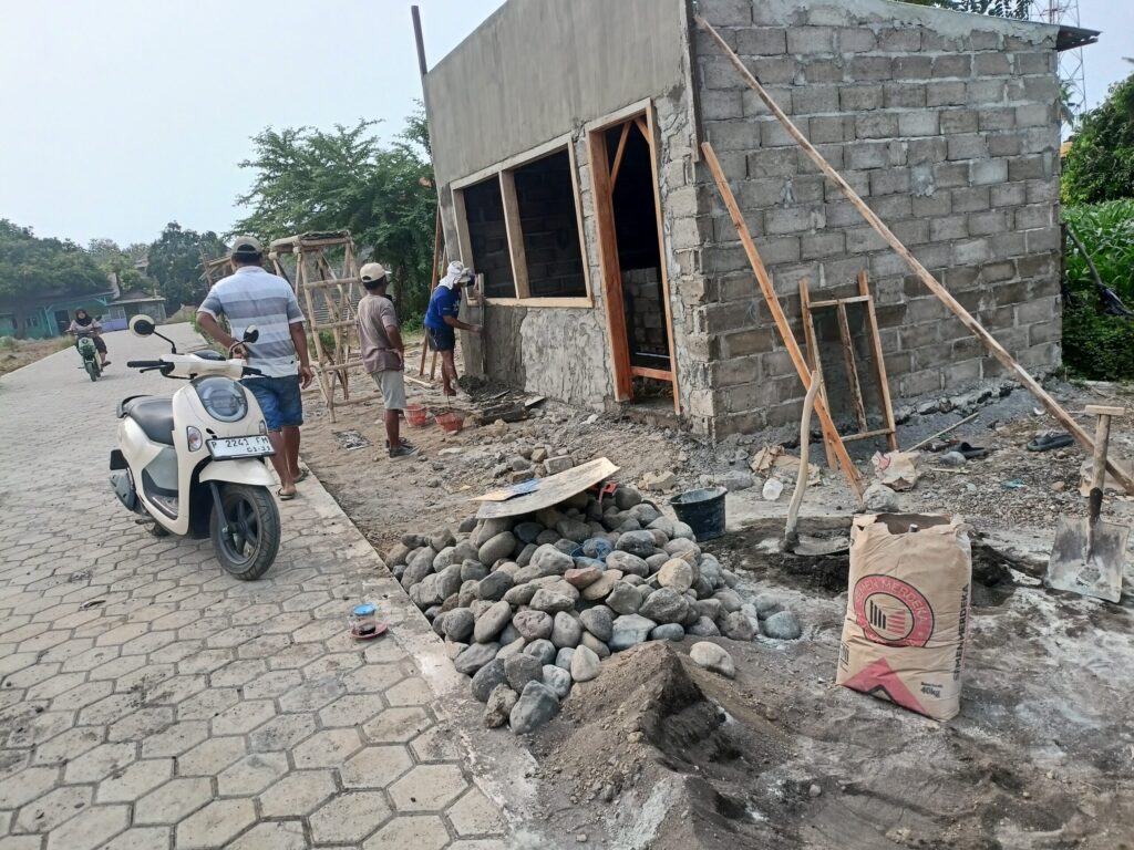 BUMDes Kilensari Diduga Mangkrak, Warga Malah Rogoh Kocek Puluhan Juta untuk Bangun Ruko