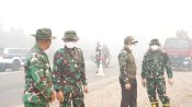 Pangdam XXII Tambun Bungai memimpin penanganan karhutla di Sambang Lihum dengan metode pembalikan tanah gambut menggunakan alat berat.