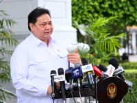 Airlangga Hartarto di Istana saat Prabowo memanggil pejabat ekonomi menyusul tekanan IHSG