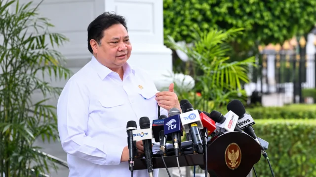 Airlangga Hartarto di Istana saat Prabowo memanggil pejabat ekonomi menyusul tekanan IHSG