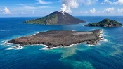 Gunung Anak Krakatau di Selat Sunda mengalami perubahan bentuk akibat aliran lava yang membentuk daratan baru.