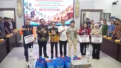 OJK Kalteng, BI Kalteng, dan industri jasa keuangan menyerahkan bantuan penanganan karhutla kepada Pemko Palangka Raya.