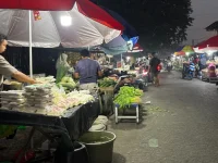 Aktivitas pasar di Palangka Raya saat harga pangan mendorong inflasi Kalteng September 2026