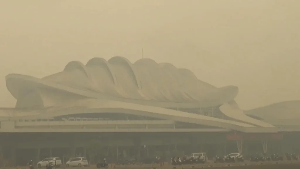 Penumpang Batal Terbang, Kabut Asap Ganggu Dua Bandara di Kalteng